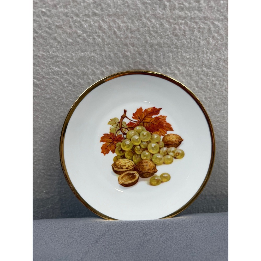 Vintage Bareuther Bavaria Porcelain Grapes Walnuts Gold Trim Plate 7.5